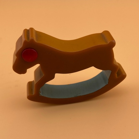 Bakelite Vintage Rocking Horse Napkin Ring - Picture 3 of 9